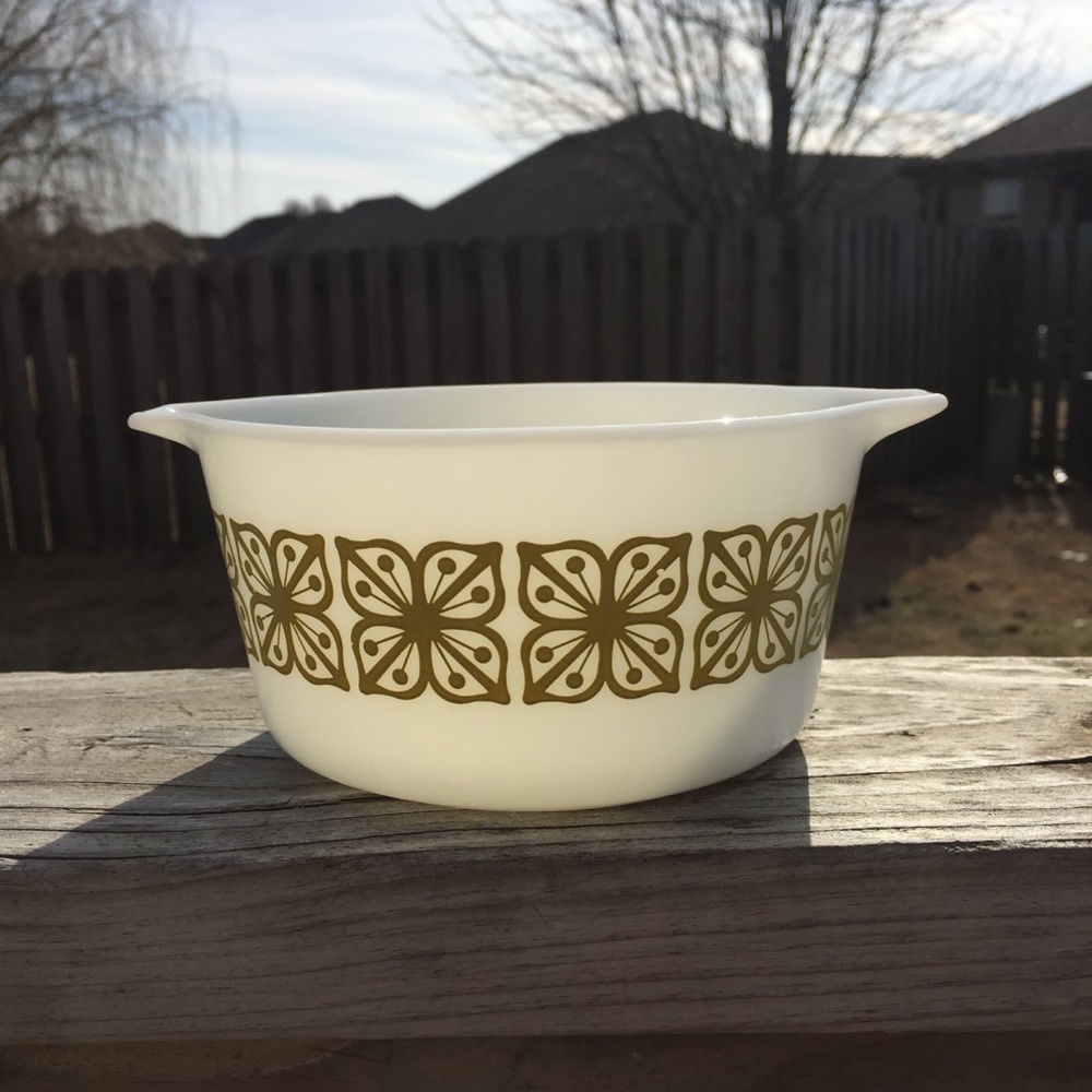 Vintage Pyrex Verde Square Flower Casserole Dish 473